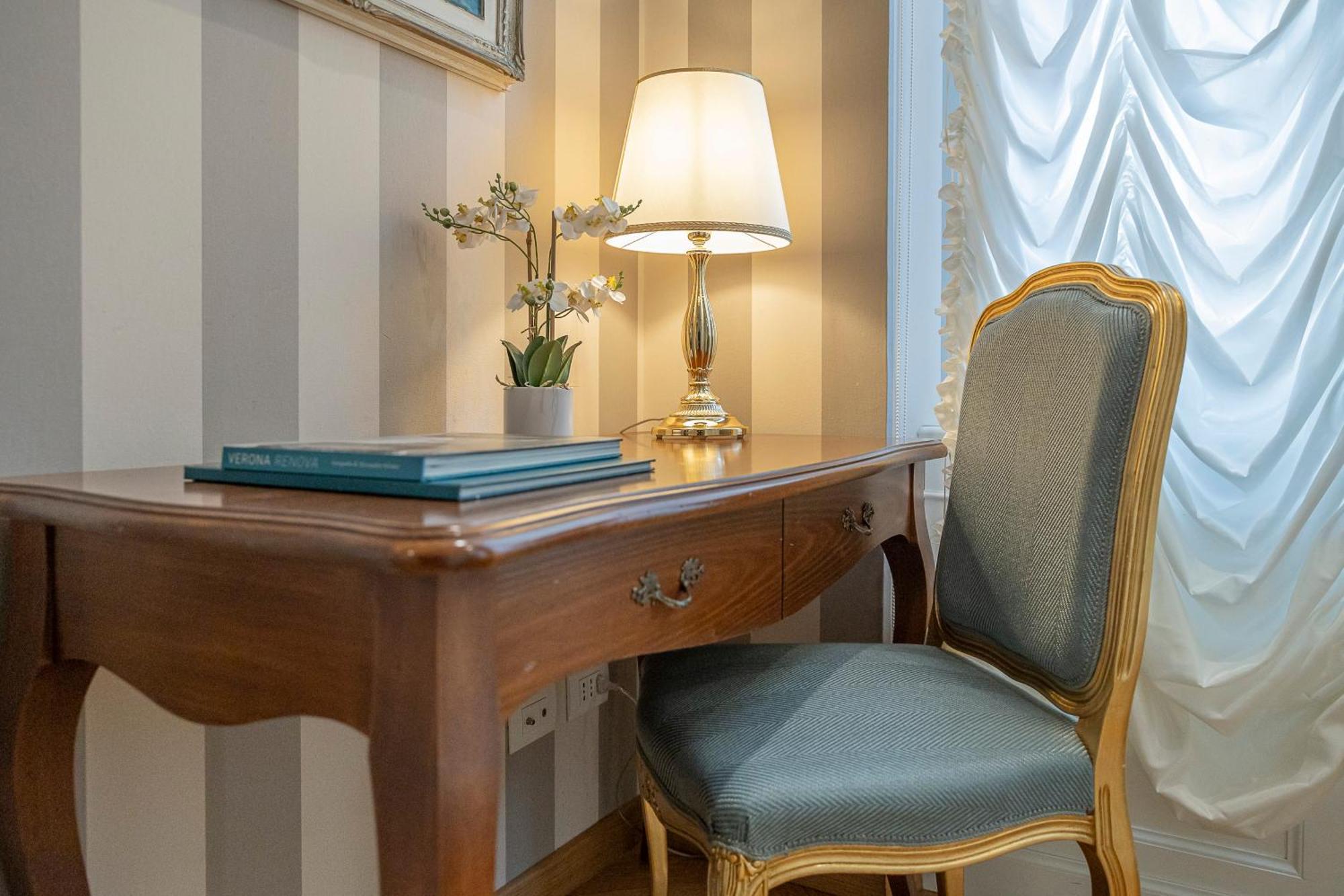 Palazzo Monga Boutique Guesthouse Vérone Extérieur photo